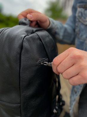 Кожаный рюкзак для ноутбука и документов черного цвета Tiding Bag ТВ-130018